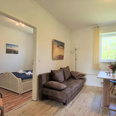 11 Haselnuss - Hof Wiesengrund Parchtitz