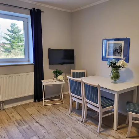 11 Haselnuss - Hof Wiesengrund Parchtitz